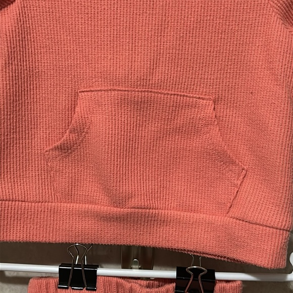 Salmon Cat&Jack 3-6mo pullover set
Carters butterfly and flower 6mo pullover set - Picture 3 of 12